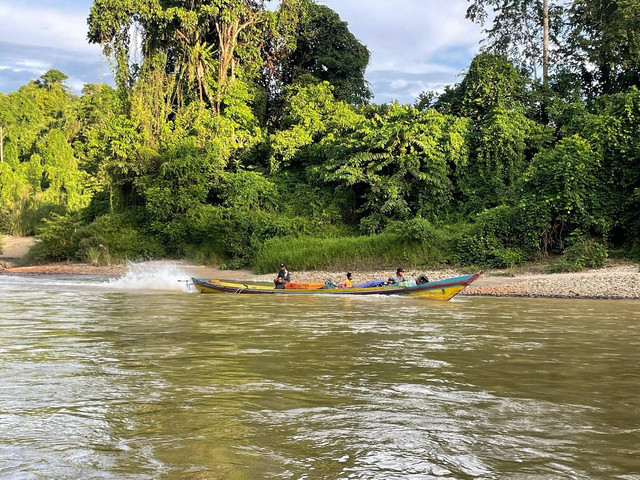 Salah satu alat transportasi sungai masyarakat Serawai dan Ambalau Kabupaten Sintang. Foto: Yusrizal/Hi!Pontianak