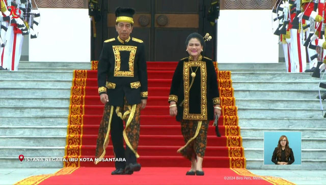 Presiden Joko Widodo dan Ibu Negara Iriana Jokowi mengikuti upacara di Istana Negara Ibu Kota Nusantara. (Foto: YouTube Sekretariat Presiden)