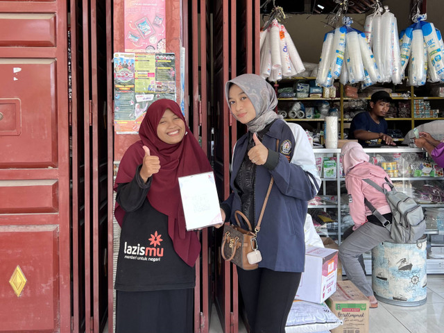 Dokumentasi Bersama Ibu Uma Pelaku UMKM Desa Waru