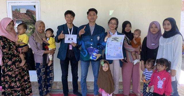 Gambar 1. Foto Bersama dengan Perwakilan Ibu-Ibu di Posyandu Balita Desa Muncang, Pemalang (05/08/2024)