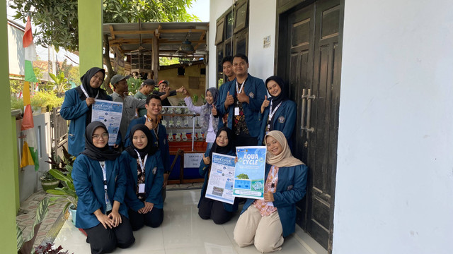 Dokumentasi Program Kerja Aquaponik dari Botol Bekas.