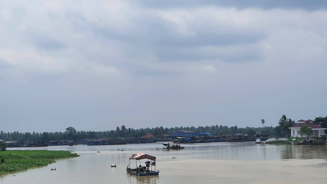 Kapal nelayan Kota Tanjung Balai berlabuh di ujung tanjung (Sumber: Dokumen Pribadi)