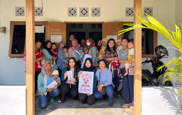 Foto bersama para ibu yang memiliki anak usia balita dan ibu hamil