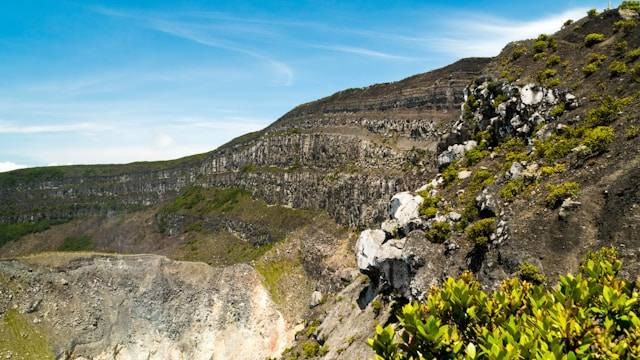 Ilustrasi Gunung Gede via Cibodas. Sumber: Fadhel Rabbani/unsplash.com