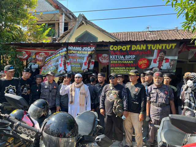 Front Jihad Islam (FJI) Yogyakarta dan Ormas Islam di DIY dan Jawa Tengah minta Yudian Wahyudi dicopot dari Ketua BPIP. Foto: M Wulan