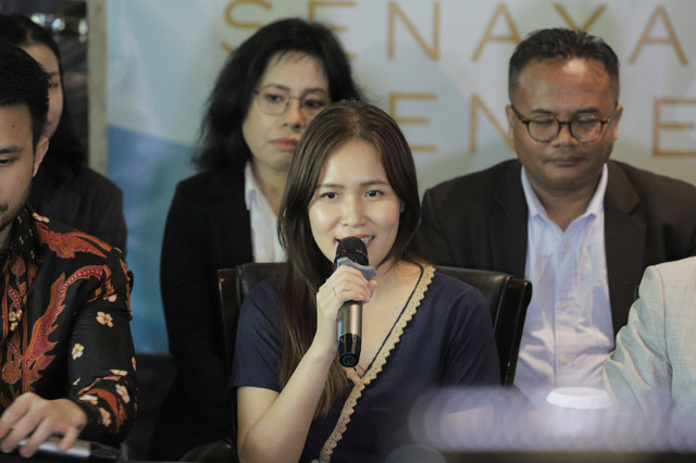 Jessica Kumala Wongso memberikan keterangan pers usai bebas bersyarat di Senayan Avenue, Jakarta, Minggu (18/8/2024). Foto: Syawal Darisman/kumparan