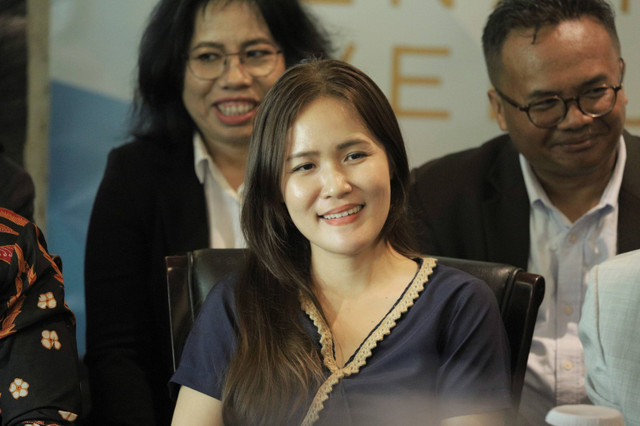 Jessica Kumala Wongso memberikan keterangan pers usai bebas bersyarat di Senayan Avenue, Jakarta, Minggu (18/8/2024). Foto: Syawal Darisman/kumparan