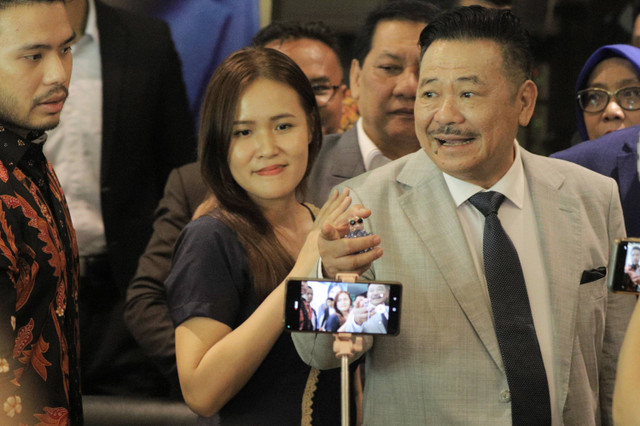 Jessica Kumala Wongso memberikan keterangan pers usai bebas bersyarat di Senayan Avenue, Jakarta, Minggu (18/8/2024). Foto: Syawal Darisman/kumparan