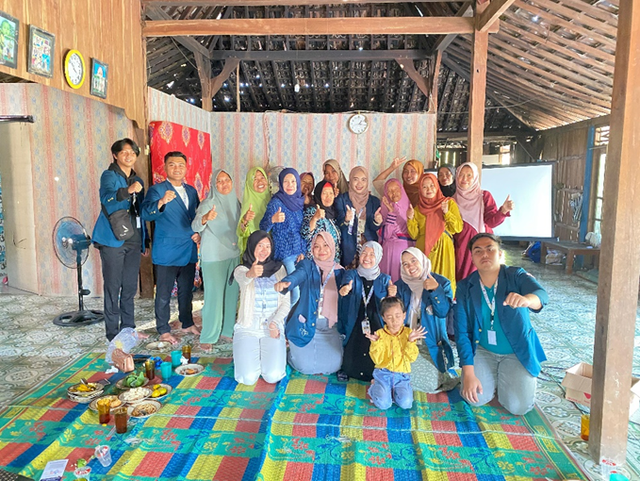 Dokumentasi Bersama dengan Para Pelaku UMKM Desa Bagor dan Mahasiswa KKN Tim II Universitas Diponegoro 2023/2024