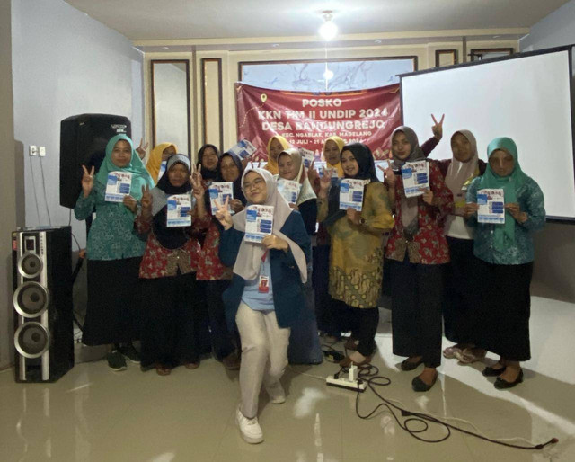 Kegiatan Penyuluhan "Hak Anak dalam Mengakses Pendidikan" kepada Ibu-Ibu PKK Desa Bandungrejo, dilakukan di Kantor Balai Desa Bandungrejo.