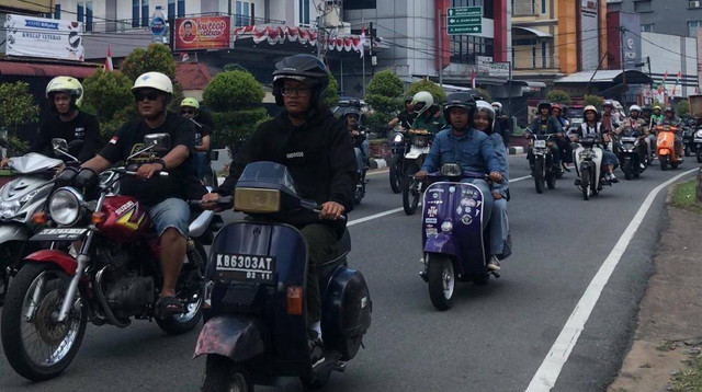 Weekend Berkendara gelar riding di HUT Kemerdekaan RI ke-79. Foto: Ferla Putri Mastura/Hi!Pontianak