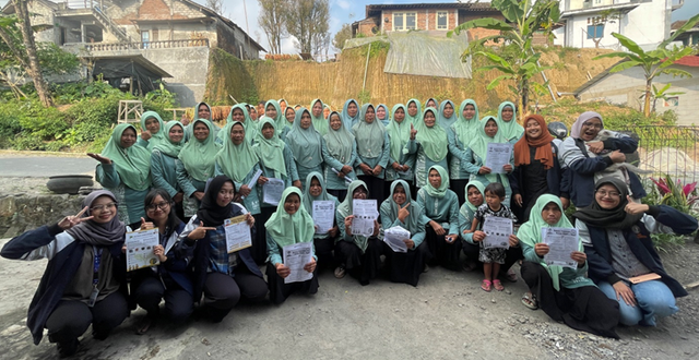 Lampiran 1. Foto bersama ibu-ibu KWT Dusun Ngabean