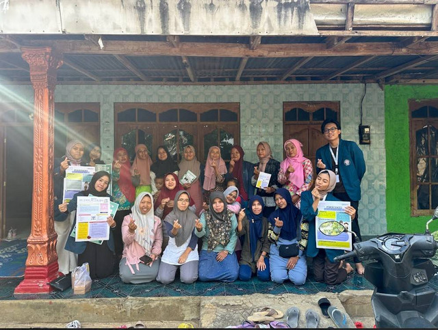 Foto Bersama Kader dan Ibu PKK