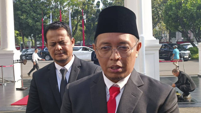 Jubir TKN Prabowo-Gibran Hasan Nasbi tiba di Istana Negara, Jakarta, Senin (19/8/2024). Foto: Zamachsyari/kumparan