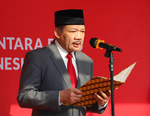 Ketua BAZNAS RI, Prof. Dr. KH. Noor Achmad, MA. saat mempin upacara perayaan HUT ke-79 RI di halaman Gedung BAZNAS RI, Jakarta, Sabtu (17/8/2024). Foto: Dok. BAZNAS RI