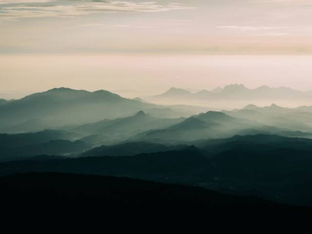 Wisata pegunungan dekat Jakarta. Sumber: Unsplash/Panji Adhi