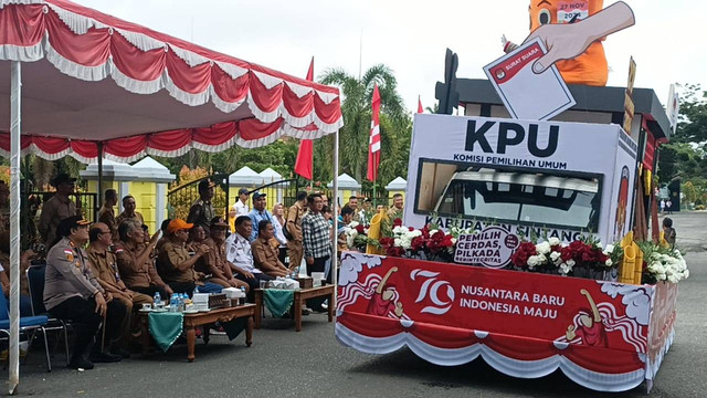 Karnaval kendaraan hias di Sintang untuk memeriahkan HUT RI ke 79. Foto: Istimewa