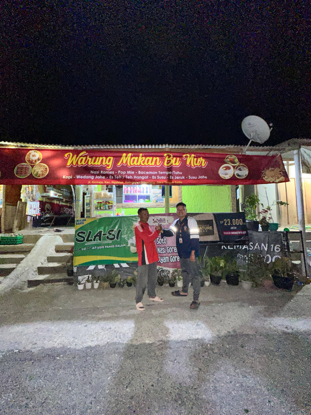 Pembuatan Banner baru untuk meningkatkan Brand Awarness Pada Warung Makan Di Desa Madyogondo