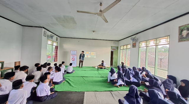 Pemaparan Materi KTR di MTs Ma'arif Pucang