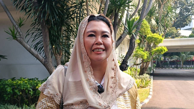 Putri Presiden ke-4, Yenny Wahid usai bertemu Wakil Presiden Ma'ruf Amin di rumah dinas Wakil Presiden, Menteng, Jakarta Pusat, Senin (19/8/2024). Foto: Fadlan Nuril Fahmi/kumparan