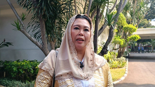 Putri Presiden ke-4, Yenny Wahid usai bertemu Wakil Presiden Ma'ruf Amin di rumah dinas Wakil Presiden, Menteng, Jakarta Pusat, Senin (19/8/2024). Foto: Fadlan Nuril Fahmi/kumparan