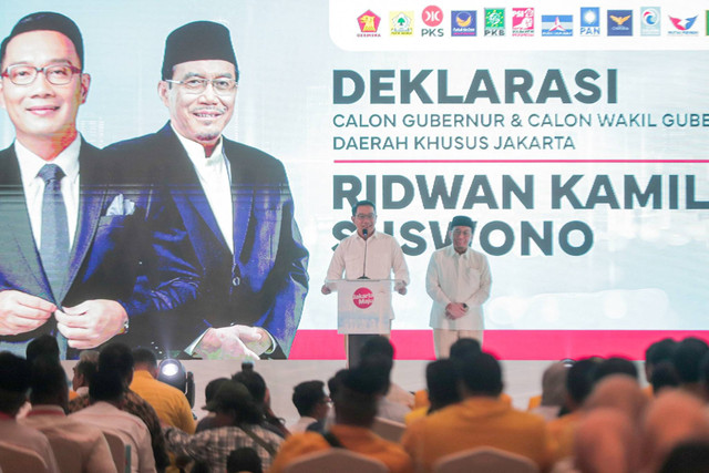 Bakal Calon Gubernur Jakarta dan Wakil Gubernur Jakarta Ridwan Kamil dan Suswono memberikan sambutan saat deklarasi untuk Pilgub Jakarta 2024 di Hotel Sultan, Jakarta, Senin (19/8/2024). Foto: Iqbal Firdaus/kumparan