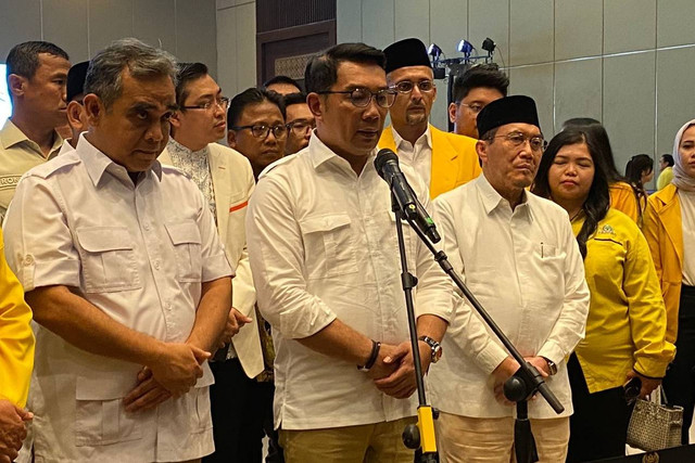 Ridwan Kamil dan Suswono setelah resmi dideklarasikan menjadi calon Gubernur-Wakil Gubernur Jakarta di Hotel Sultan, Jakarta pada Senin (19/8/2024). Foto: Abid Raihan/kumparan