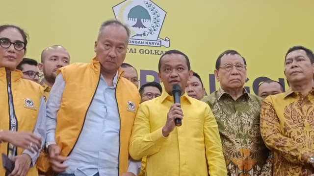 Bacaketum Partai Golkar Bahlil Lahadalia dalam konferensi pers di DPP Partai Golkar, Slipi, Jakarta Barat, Senin (19/8/2024). Foto: Fadlan Nuril Fahmi/kumparan