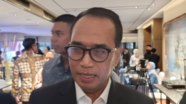 Menteri Perhubungan Budi Karya Sumadi usai menghadiri konpers Bali International Airshow 2024 di Hotel Mandarin Oriental Jakarta, Senin (19/8/2024). Foto: Fitra Andrianto/kumparan