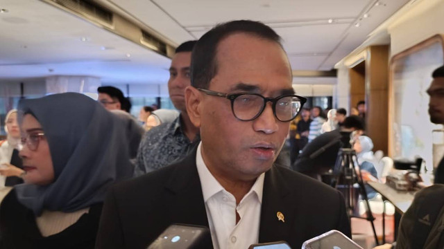 Menteri Perhubungan Budi Karya Sumadi usai menghadiri konpers Bali International Airshow 2024 di Hotel Mandarin Oriental Jakarta, Senin (19/8/2024). Foto: Fitra Andrianto/kumparan