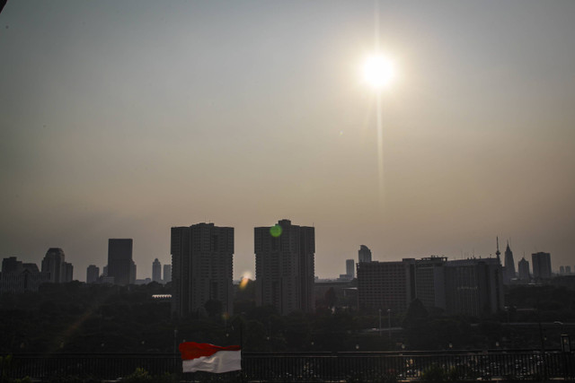 Suasana Gedung bertingkat di kawasan Semanggi, Jakarta, Senin (19/8/2024). Foto: Darryl Ramadhan/kumparan