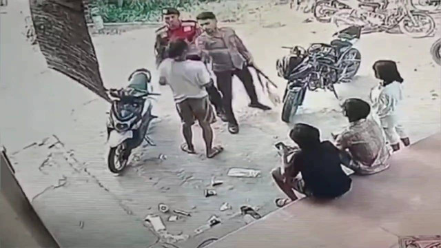 Polisi Bersenjata Laras Panjang di Lampung Penampar Warga Tak Sadar Terekam CCTV