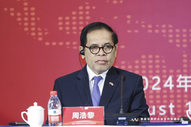 Dubes RI Beijing Djauhari Oratmangun Menghadiri Konferensi Pers peluncuran 'The 1st Asia America Europe Business Cooperation and Development Forum' yang akan diselenggarakan di Bali pada 2-3 November 2024. Foto: Dok. KBRI RI-Beijing