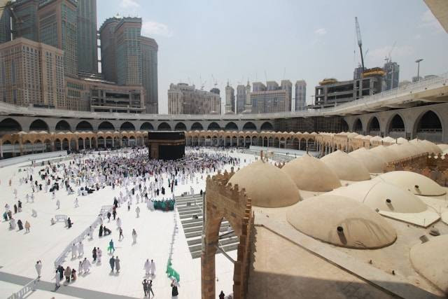 Madinah ke Mekkah Berapa Jam Menggunakan Pesawat? Foto Hanya Ilustrasi Bukan Tempat Sebenarnya. Sumber Foto: Unsplash.com/hardiman hardiman