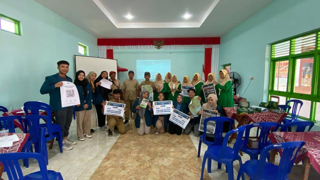 KKN Tim II UNDIP bersama UP2K dan perangkat Desa Bono.