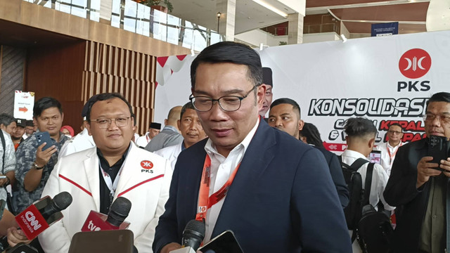 Bacagub DKI Jakarta, Ridwan Kamil tiba dalam Konsolidasi Nasional Cakada PKS di ICE BSD, Tangerang, Selasa (20/8/2024). Foto: Fadlan Nuril Fahmi/kumparan