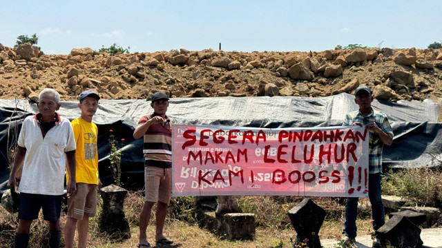 Warga Dusun Bantulan, Kalurahan Margokaton, Seyegan, Sleman, menuntut makam leluhur mereka segera direlokasi. Foto: Widi RH Pradana/Pandangan Jogja