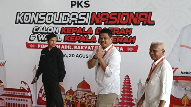 Wali Kota Medan, Bobby Nasution tiba dalam Konsolidasi Nasional Cakada PKS di ICE BSD, Tangerang, Selasa (20/8/2024). Foto: Fadlan Nuril Fahmi/kumparan