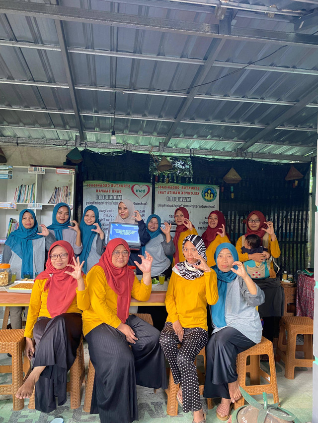 Foto Bersama Kelompok Ekonomi Perempuan (KEP) Desa Sidorejo