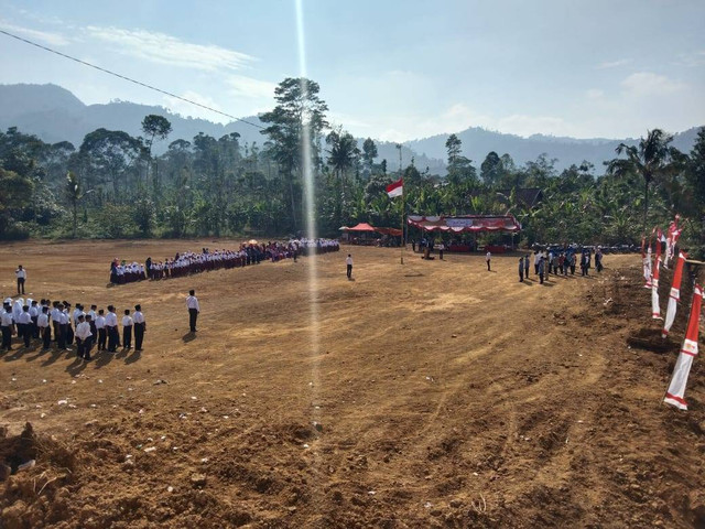 Upacara Bendera Peringatan HUT Ke-79 Proklamasi Kemerdekaan Indonesia Tahun 2024 Desa Sinar Banten