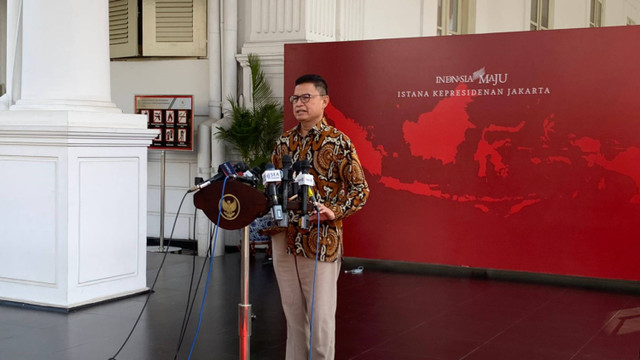 Kepala Badan Pengawas Obat dan Makanan (BPOM) Taruna Ikrar memberikan keterangan pers di Istana Negara, Jakarta, Selasa (20/8/2024).  Foto: Luthfi Humam/kumparan