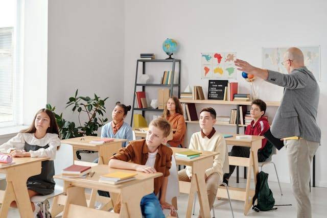 Ilustrasi Kunci Jawaban Matematika Kelas 10 Halaman 18. Sumber: Pexels/Max Fischer