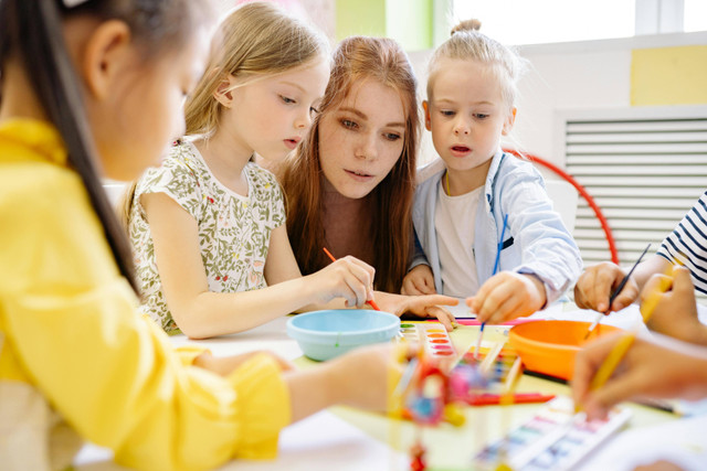 Discovery-inquiry learning adalah metode pembelajaran yang mendorong siswa untuk berpikir kritis dan mencari jawaban sendiri. Foot: Pexels.com