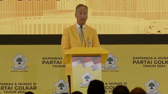 Plt Ketua Umum Partai Golkar Agus Gumiwang memberikan sambutan saat pembukaan Munas XI Partai Golkar di Jakarta Convention Center, kompleks Gelora Bung Karno, Jakarta, Selasa (20/8/2024). Foto: Youtube/ Golkar Indonesia