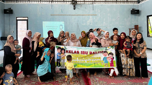 Tim II KKN UNDIP memberikan pemahaman kepada para ibu mengenai program BALBUNTAR  dan GBM di Desa Delegtukang