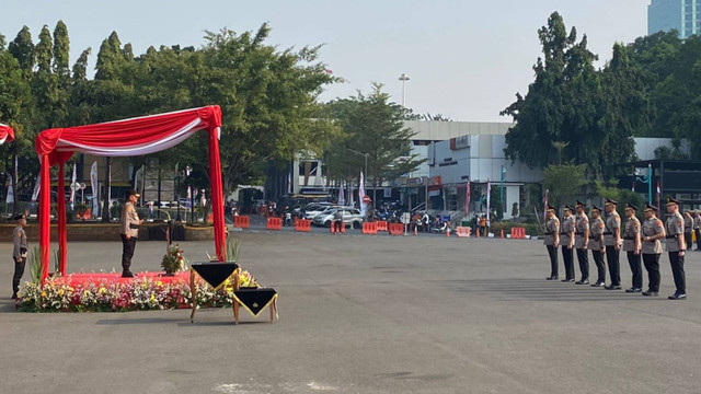 Prosesi serah terima jabatan pejabat inti Polda Metro Jaya pada Rabu (21/8/2024).  Foto: Abid Raihan/kumparan