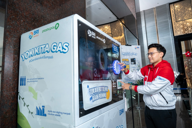 BRI meluncurkan program Zero Waste to Landfill lewat mesin Reverse Vending Machine (RVM) dalam mengurangi jumlah sampah. Foto: Dok. BRI