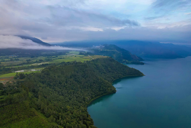 Wisata dekat Bandara Silangit. Foto Hanya Ilustrasi, Bukan Tempat Sebenarnya. Sumber Unsplash Afif Ramdhasuma