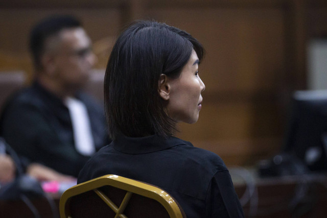 Terdakwa kasus dugaan korupsi pengelolaan tata niaga komoditas timah di wilayah izin usaha pertambangan PT Timah Tbk tahun 2015-2022 Helena Lim menjalani sidang perdana di Pengadilan Tipikor, Jakarta, Rabu (21/8/2024). Foto: Dhemas Reviyanto/ANTARA FOTO