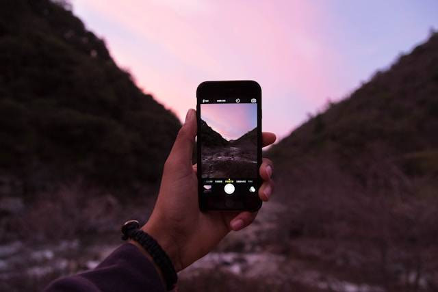 Contoh Swafoto CPNS 2024. Foto Hanya Ilustrasi. Sumber Foto: Unsplash.com/Jordan McQueen